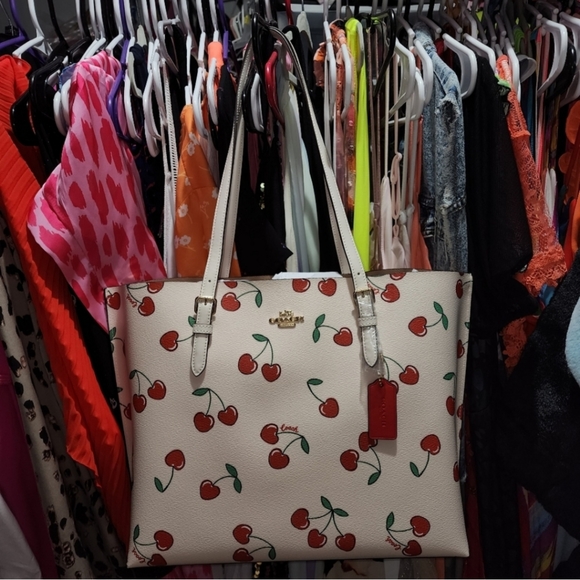 NWT Coach Multi Mollie Tote With Heart Cherry Print - Picture 3 of 9